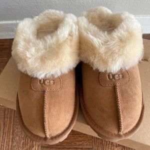 Ugg slippers size 6 NWT